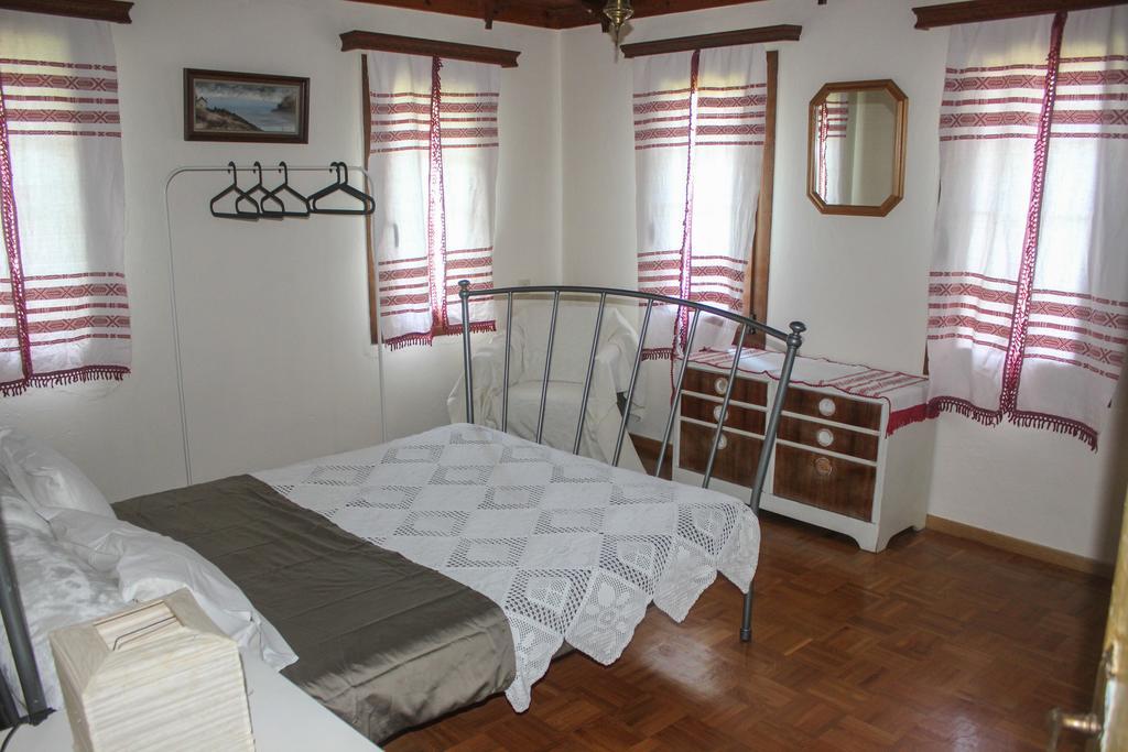 Doctors' House Mikros Prinos Villa Habitación foto